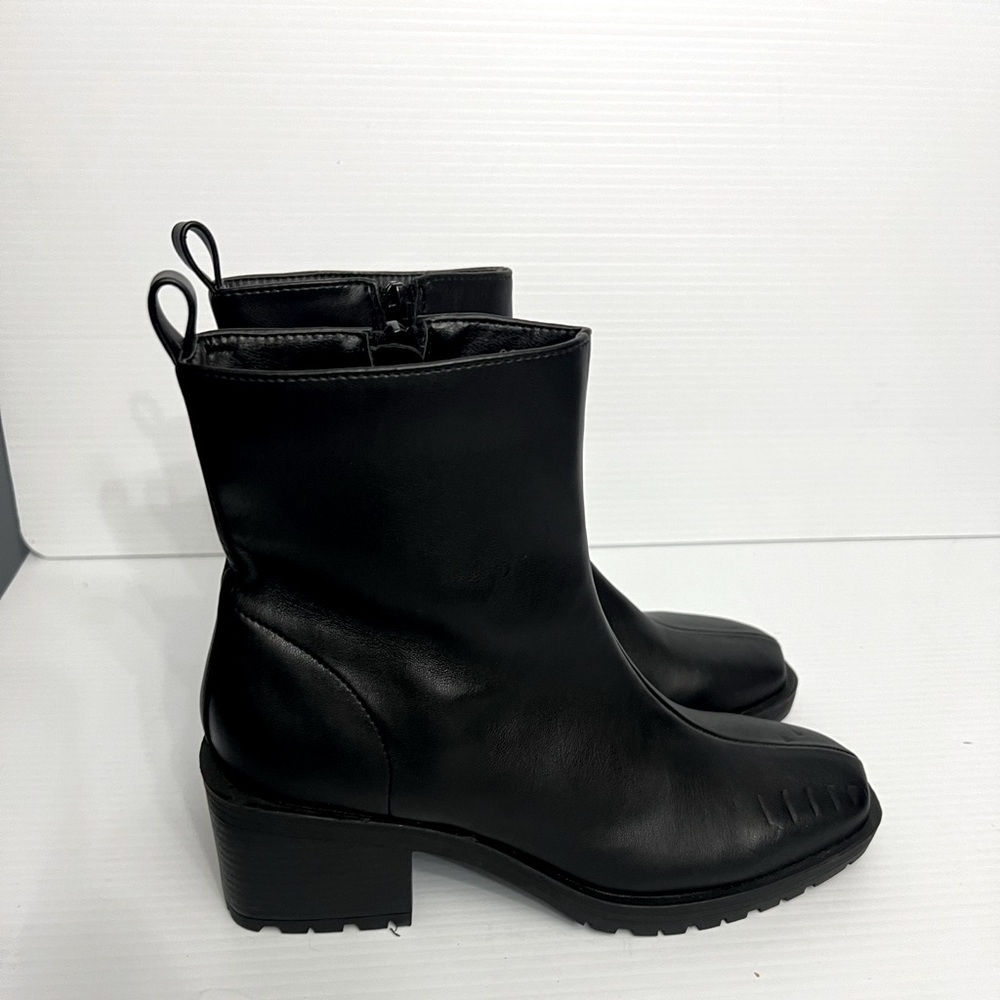 Shu Shop brand Ankle boots Zipper on sides black size 8